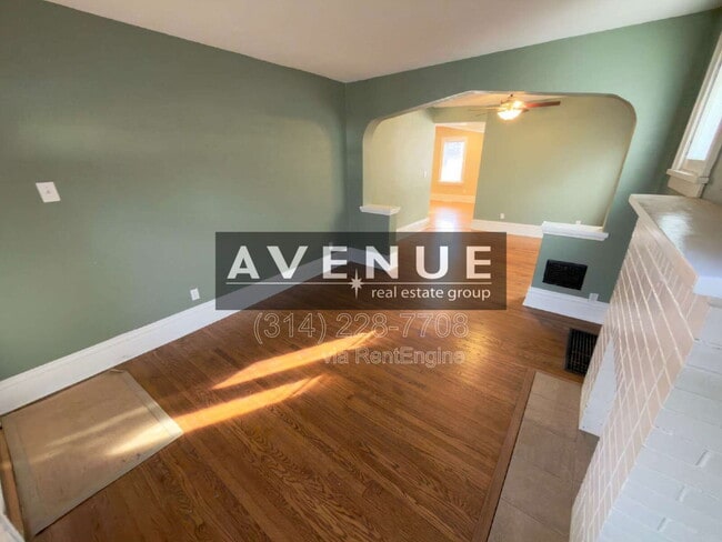 Photo - 4938 Walsh St