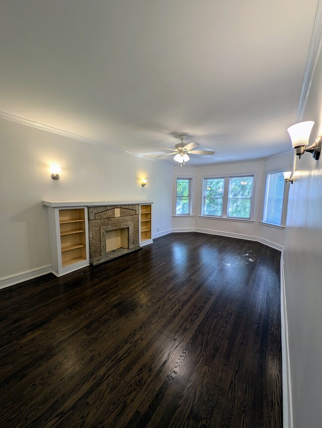 Building Photo - 3510 W Dickens Ave Unit 2nd FL