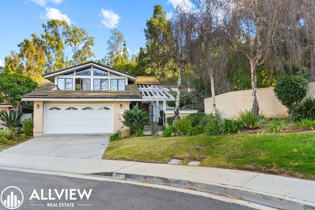 Building Photo - Spacious 4 bed, 2.5 bath Home Available Now in the Turtle Rock community