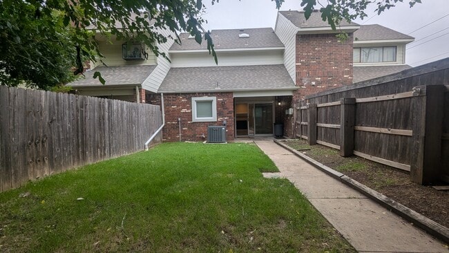 Fenced-in Back Yard - 1541 Barbara Dr