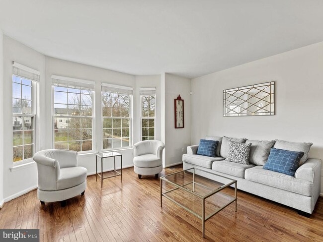 Photo - 8873 Royal Doulton Ln