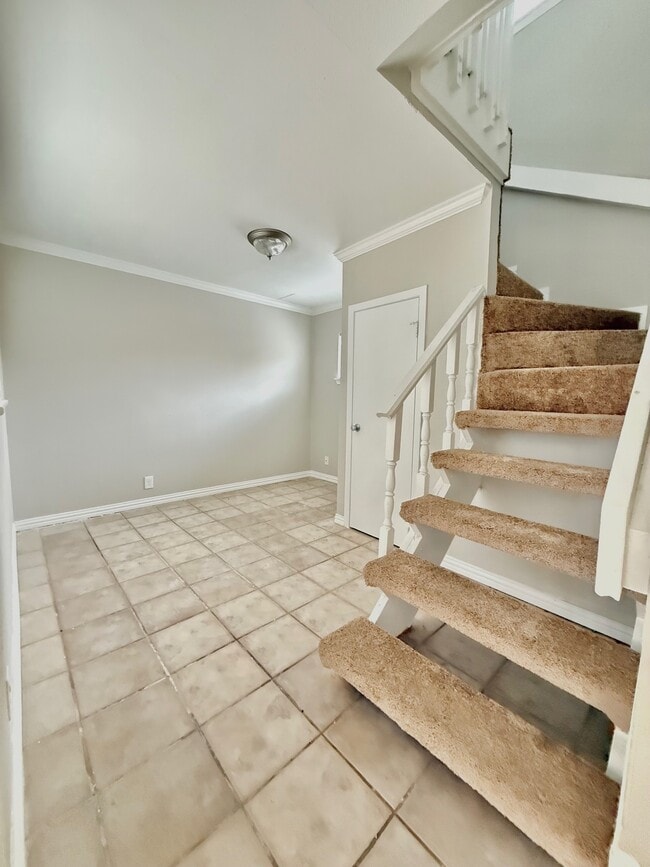 Photo - 1518 Wirt Rd Unit 1