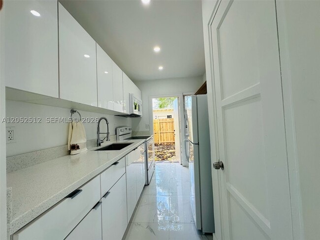 407 SE 14th Ct Unit 1