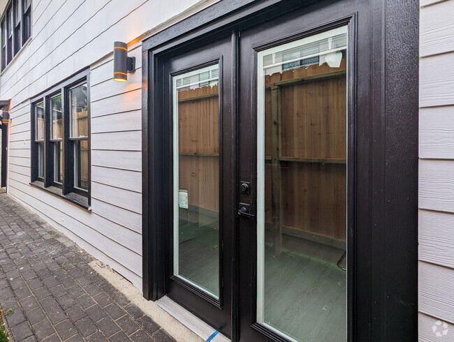 Building Photo - 2306 Addison Rd Unit A Rental
