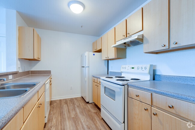 Catalina- 3BR, 2BA - 1151SF - Kitchen
