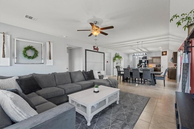 Photo - 1104 Hillrose Dr