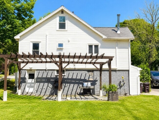 Photo - 437 Summer St