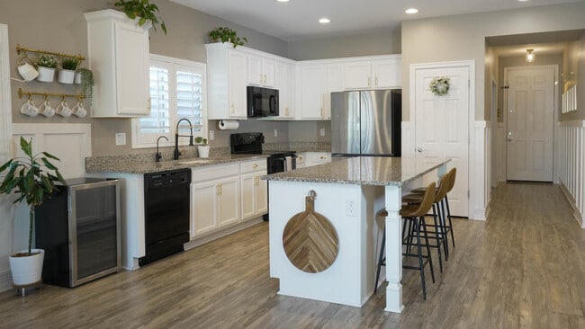 Photo - 884 W Whistling Thorn Ave