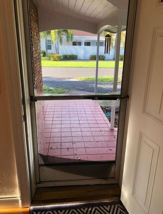 Photo - 117 SE 4th Ave