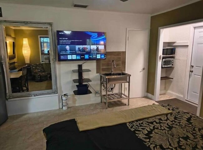 Photo - 5741 SW 24th Ave Unit B