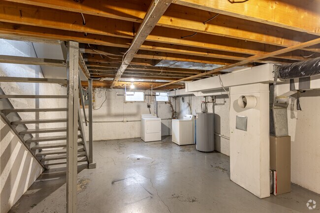3BR, 1BA - 1,030SF -