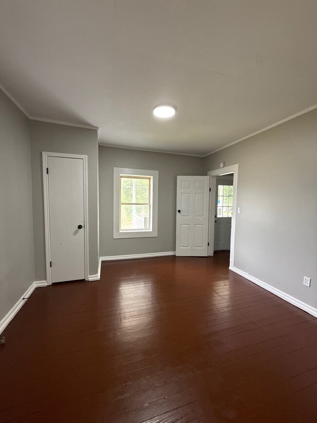 Photo - 535 N College St