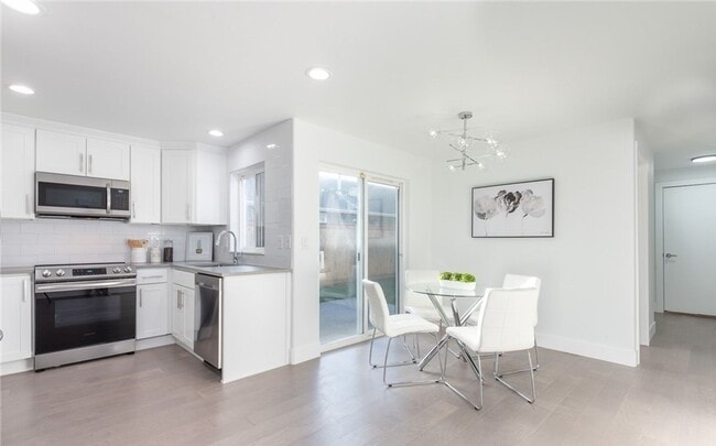 Photo - Contemporary rambler in Kent Station!