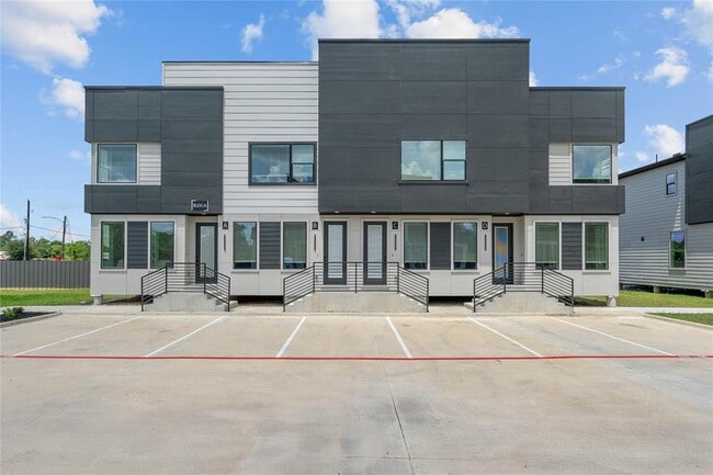 Building Photo - 3522 B St Unit C Rental