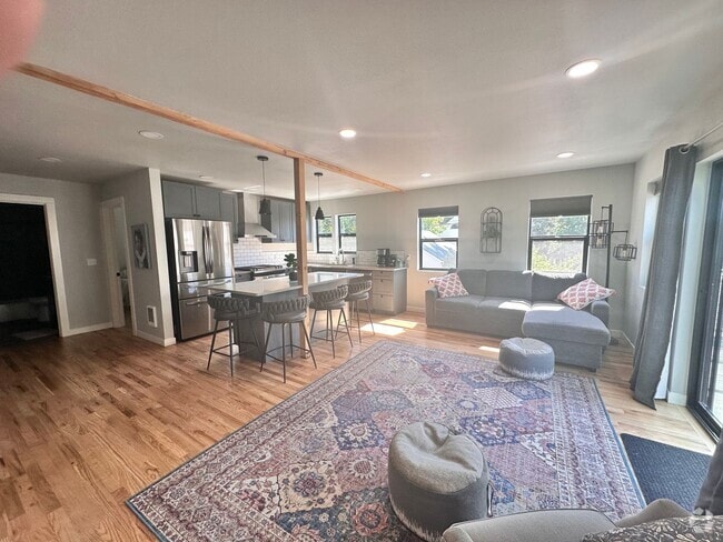 Building Photo - 214 N Polk St Unit 214 North Polk Street #2B Rental