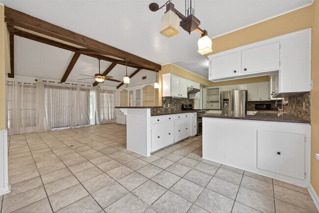 Photo - 1701 Mistletoe Ln