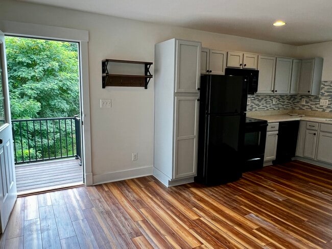 Private deck just off the living area with peaceful, tree-lined views - 116 Daisy Ln Unit Carriage House Apartment