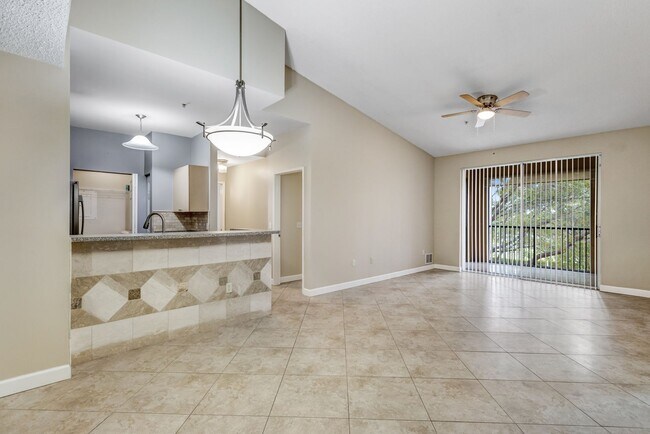 Photo - ** RESERVE AT NAPLES ** 3 BED / 2 BATH - TOP FLOOR CONDO - CENTRAL NAPLES - ANNUAL RENTAL