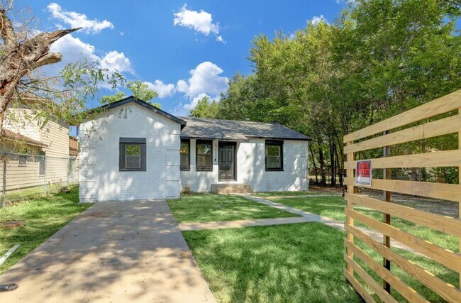 Photo - 513 Mayford St