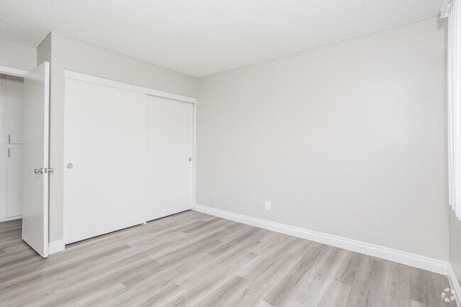 2BR, 1BA - 980SF - Second Bedroom