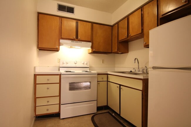 Photo - Spacious 1 bedroom 1 bath - available in S...