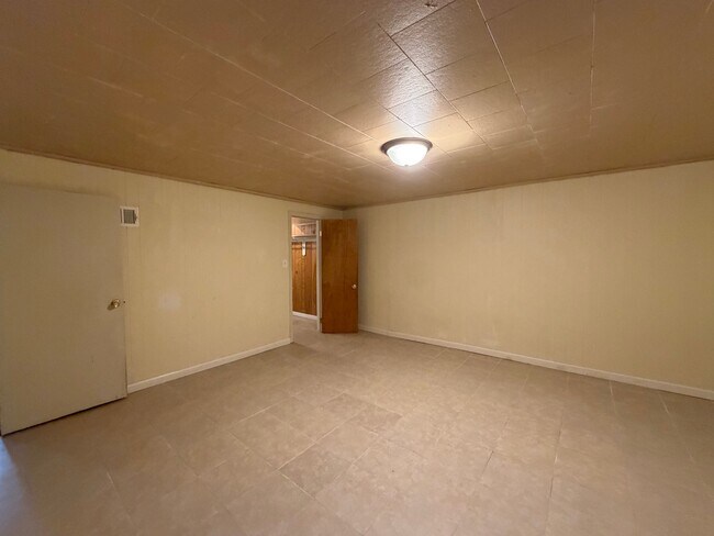 Photo - 6138 E 129 St