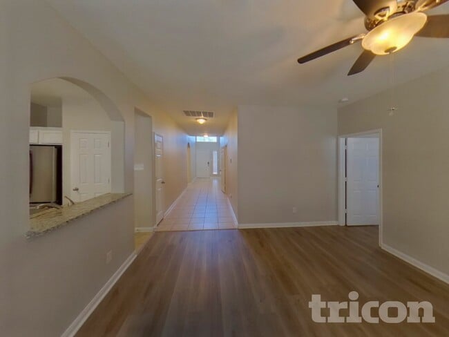 Photo - 825 Hawthorne Rd