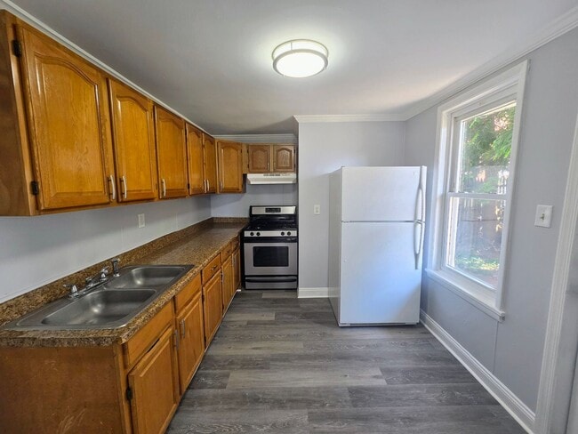 Photo - 1437 W Court St