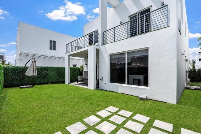 Photo - 10330 NW 68th St