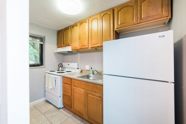 Building Photo - Lincoln Terrace Rental