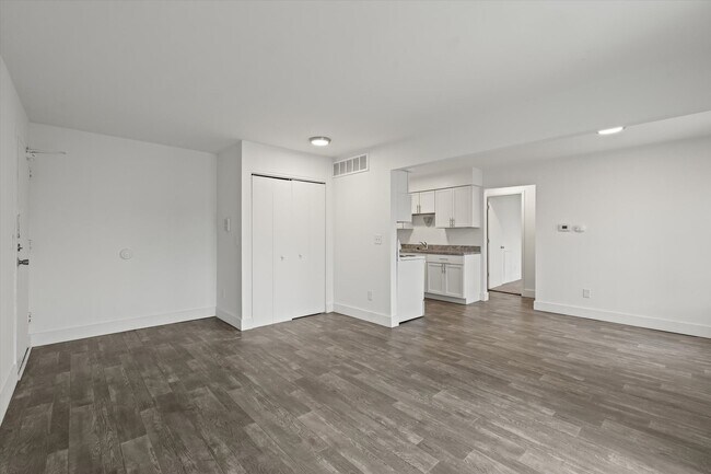 Photo - French Quarter Apartments
