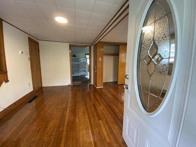 Building Photo - 44 S Glenbrook Ave Rental