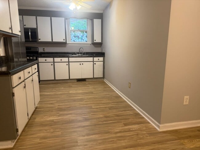 Photo - Available Now !  One Bedroom apartment in ...