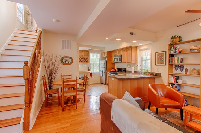 16 Mendham Ave