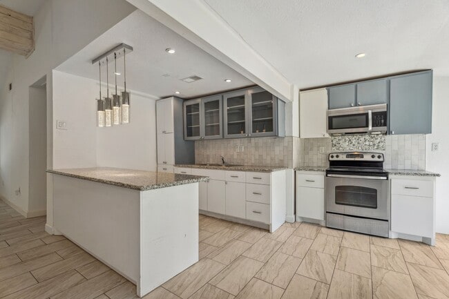 Building Photo - 6414 Crestridge St Rental