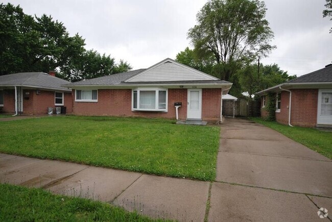 Building Photo - 1136 E Barrett Ave Rental