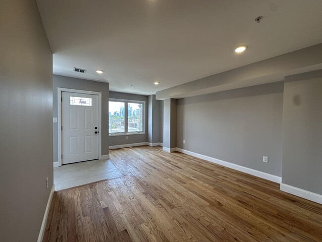 Building Photo - 4103 Palisade Ave Unit 2