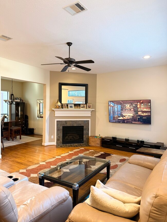 Photo - 5811 Maxie St