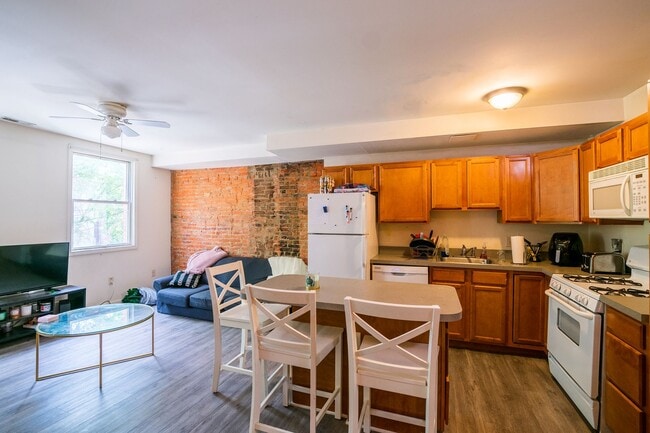 Building Photo - 1713 Christian St Unit 2