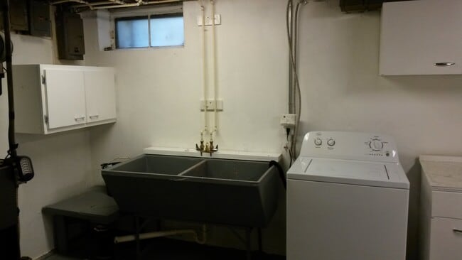 Laundry On Site - 21865 Coolidge Highway