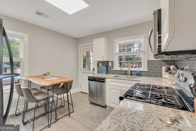 Photo - 94 Cochran Rd SE