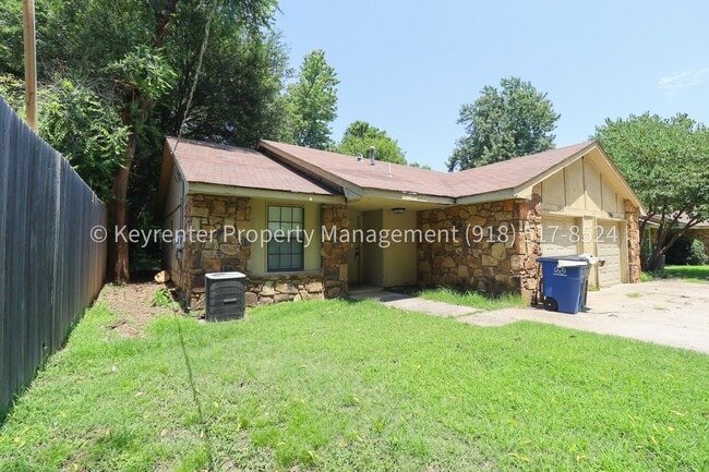 Building Photo - 1359 E 60th St Unit 1359 A