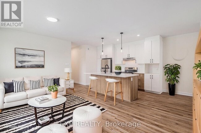 Photo - 897 Laurier St