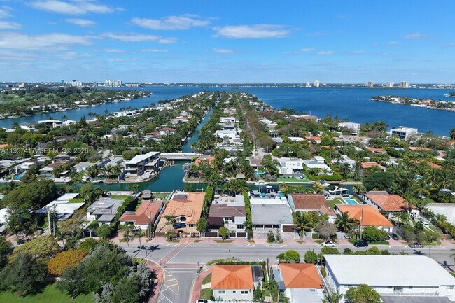 Photo - 7910 Hawthorne Ave