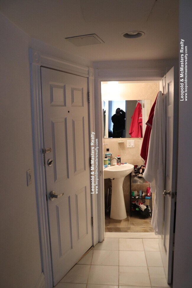 Photo - 271 Newbury St