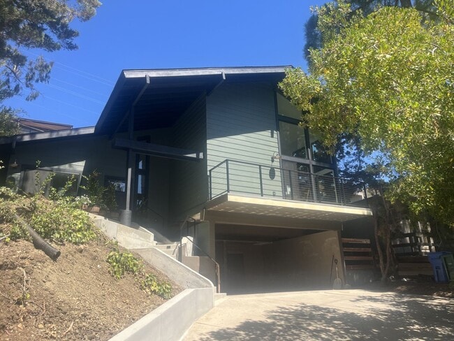 Building Photo - Beautifully Remodeled 4 Bedroom Home