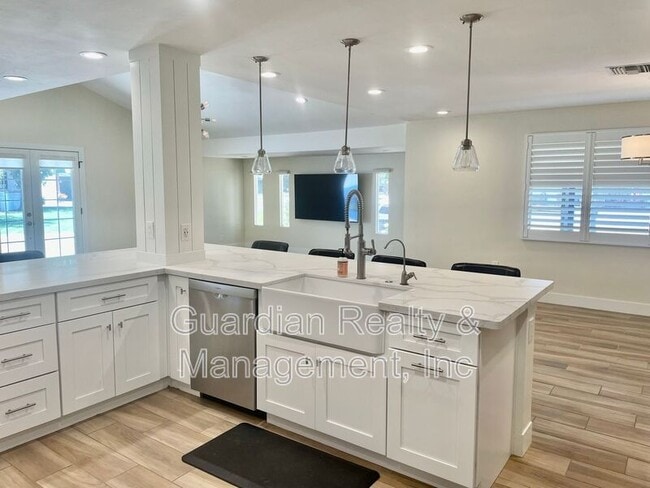 Photo - 2930 E Elm St