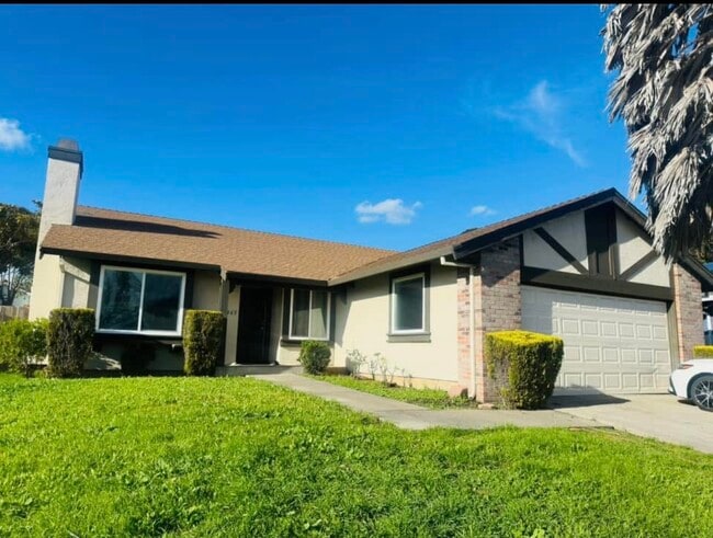 Building Photo - 1465 Madrone Way