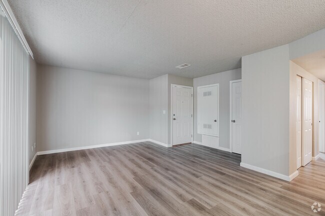 2BR, 2BA - 850SF - Living Room