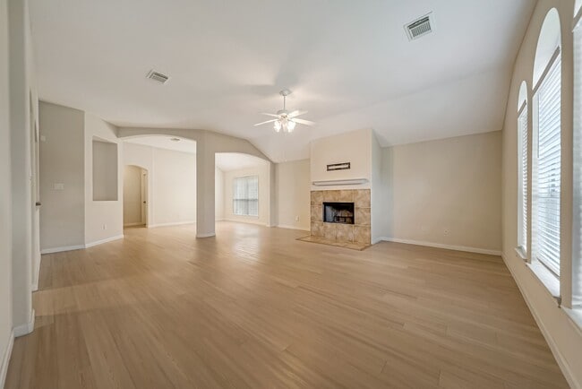 Photo - 12810 Lakeshore Dr